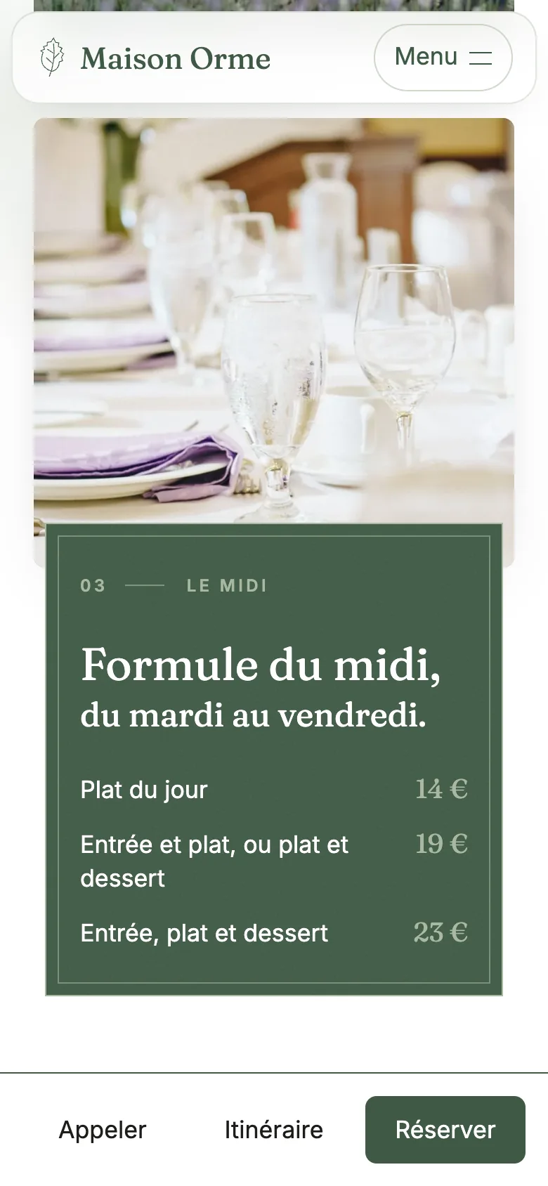 Section « Formule du midi » du site concept sur mobile : encadré vert orme, titre en Fraunces, texte crème et logo à la feuille d'orme dans l'en-tête.